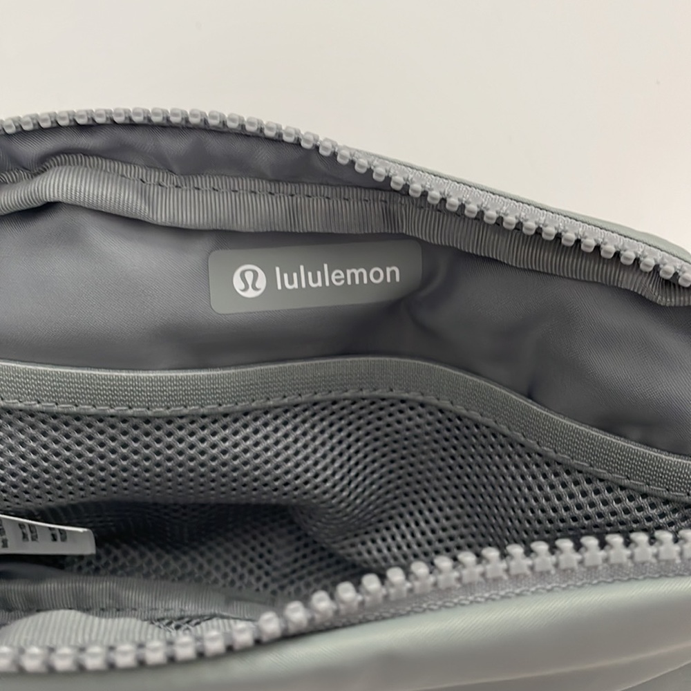 NWT Lululemon Everywhere Belt Bag *1L Silver Drop - Picture 5 of 8